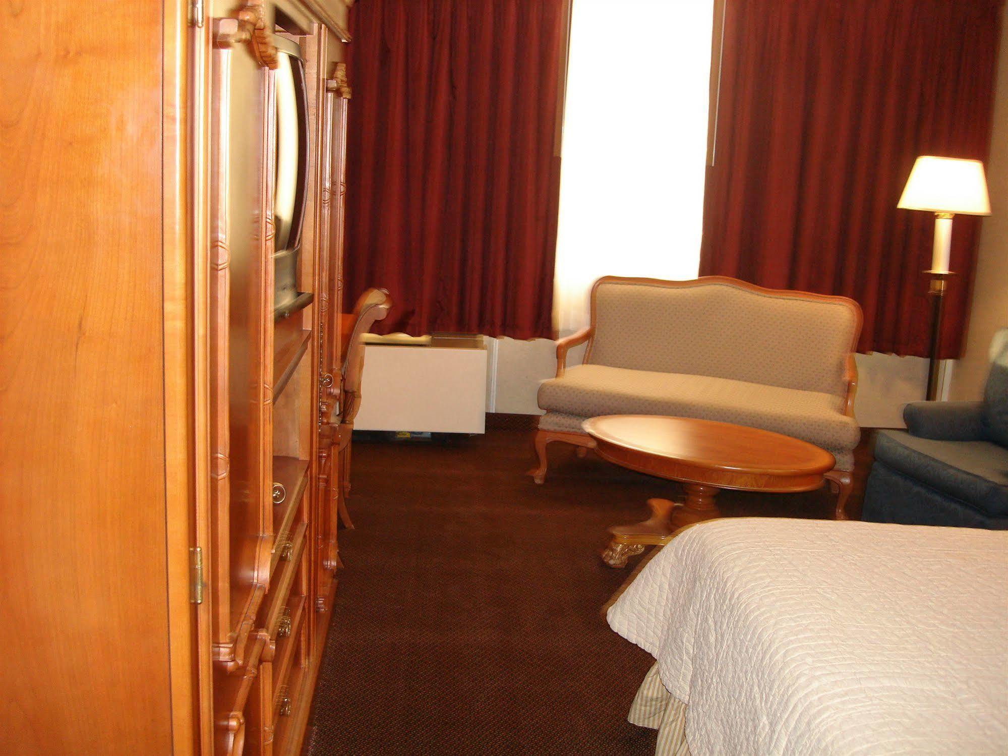 A Victory Inn & Suites - Muskegon Extérieur photo